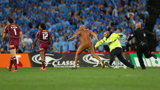 Illustration for article titled Giant, Hairless Streaker Joins Australia's Biggest Rugby League Match